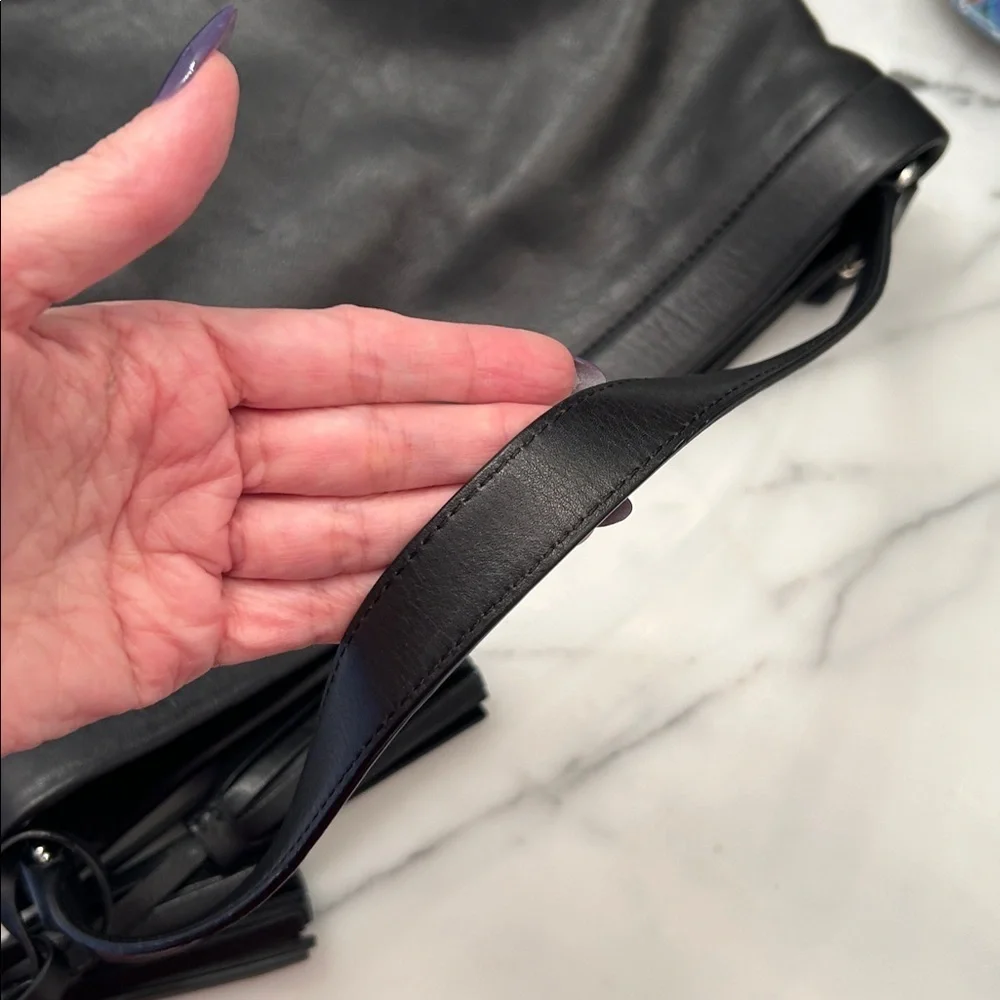 Authentic Coach Black Leather Shoulder Bag in Excellent Condition